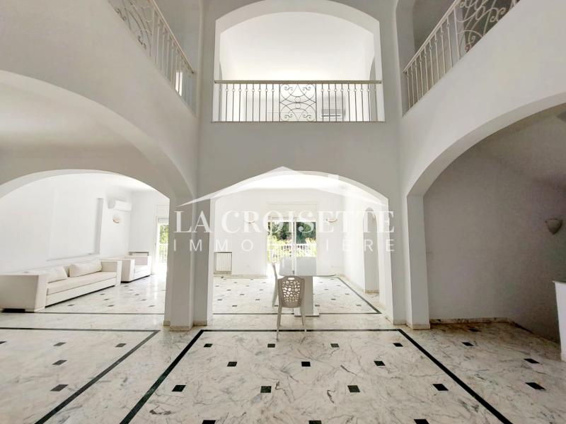 Villa S+6 avec piscine à Gammarth